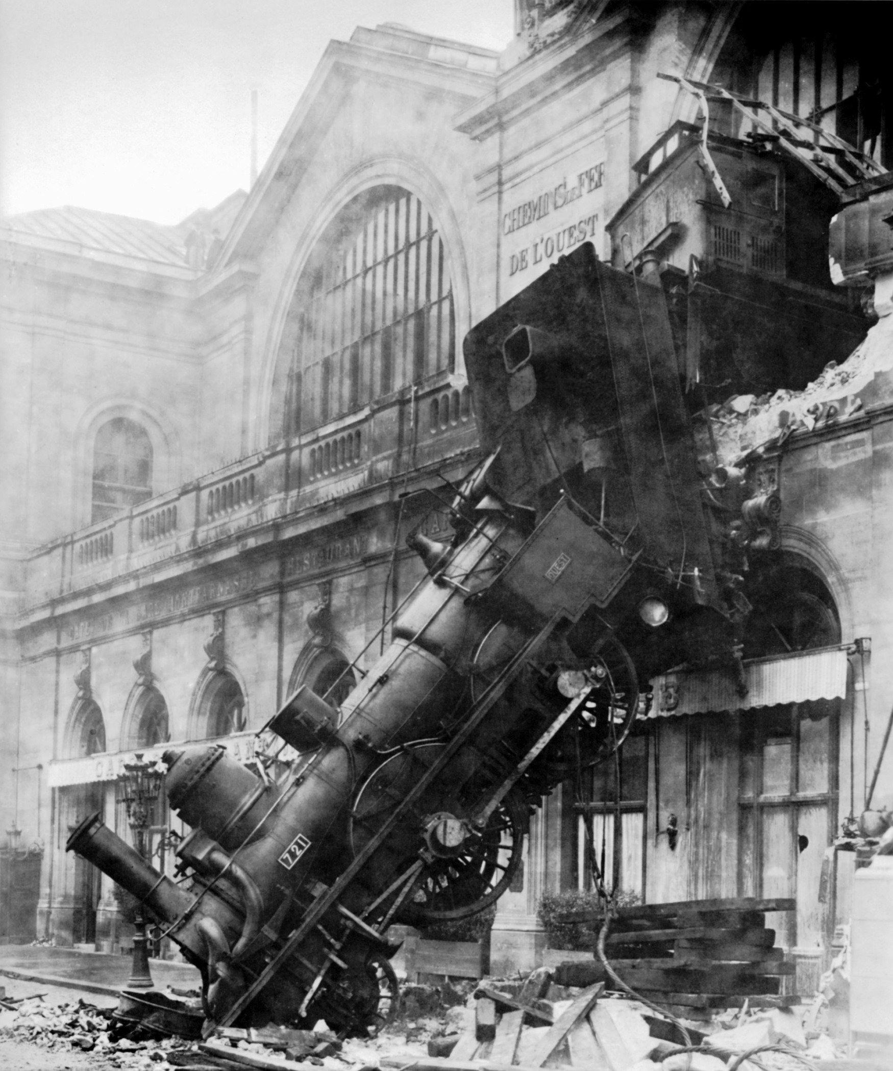 Historical image of the 1895 Montparnasse train wreck, a significant railway disaster.